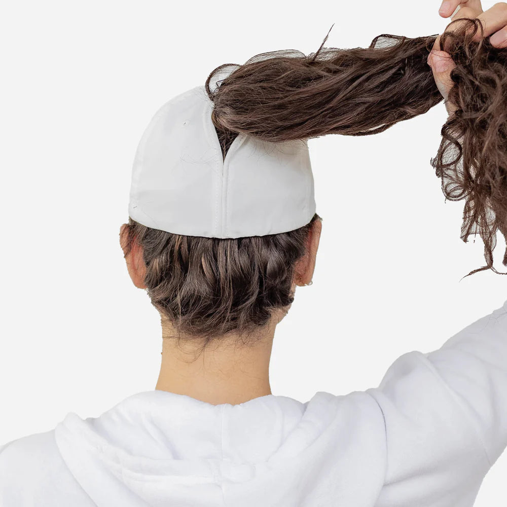 Ponycasquette en blanc