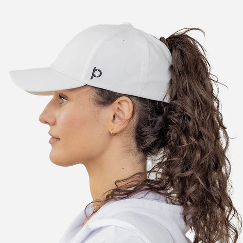 Ponycasquette en blanc